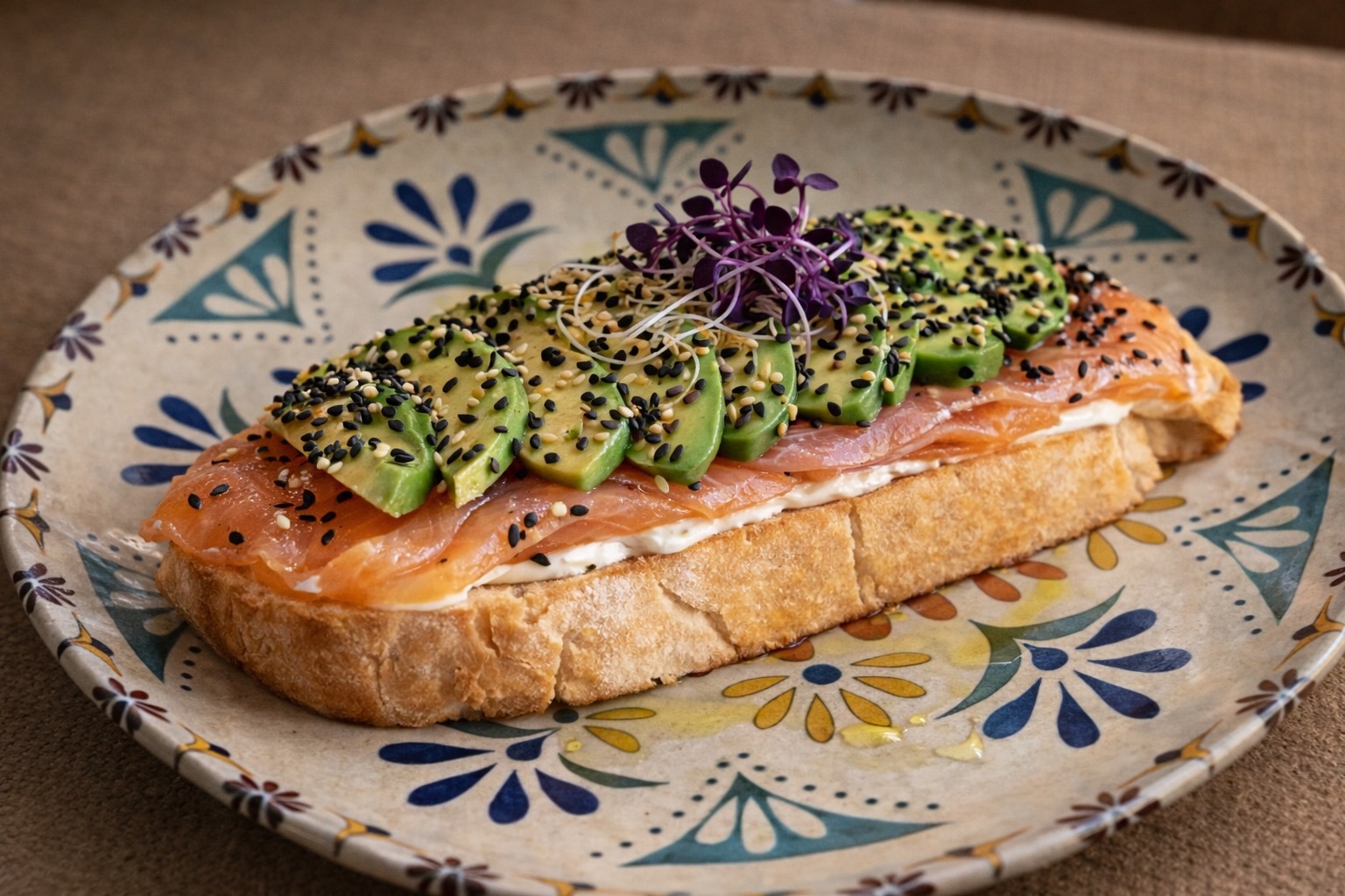 TOSTA SALMÓN Y AGUACATE