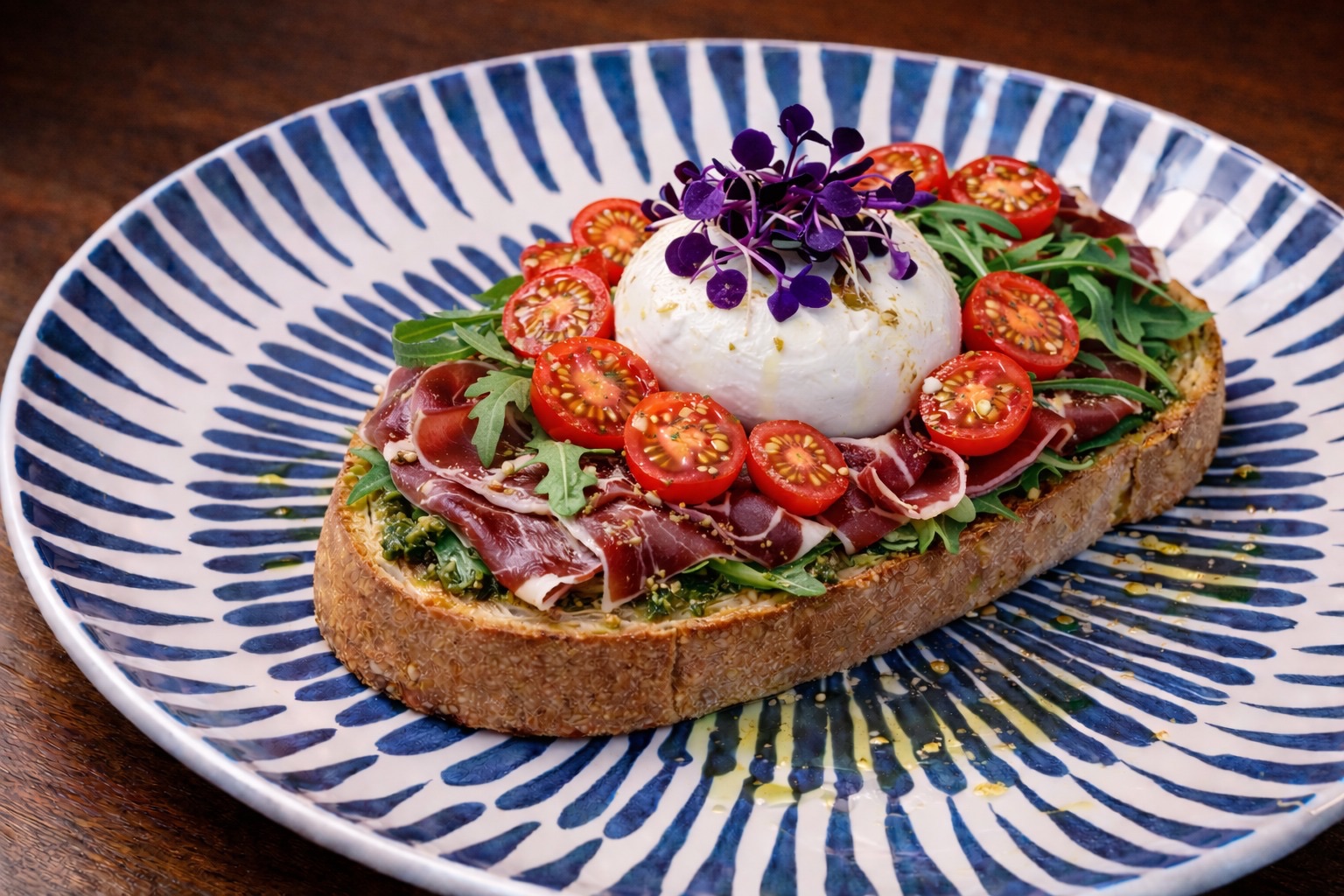 TOSTA BURRATA Y IBERICO