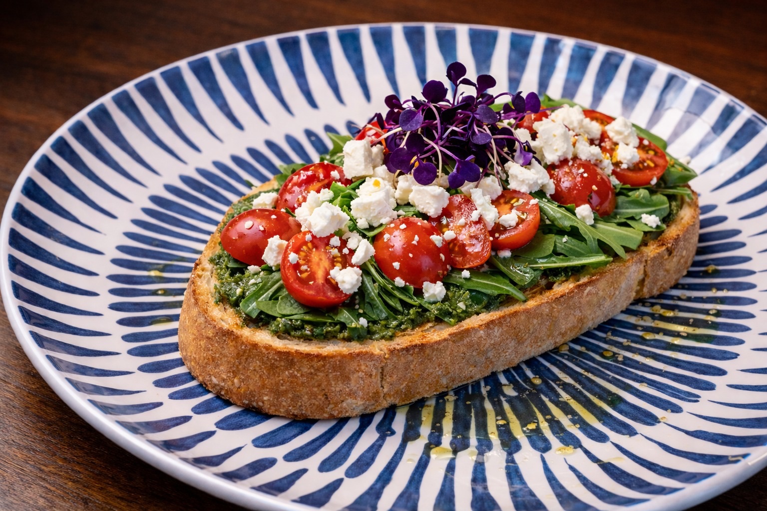 TOSTA QUESO FETA Y CHERRY