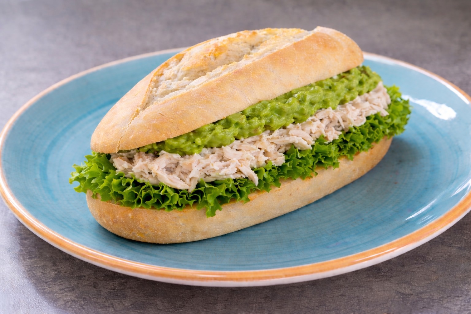 PULGA POLLO Y GUACAMOLE
