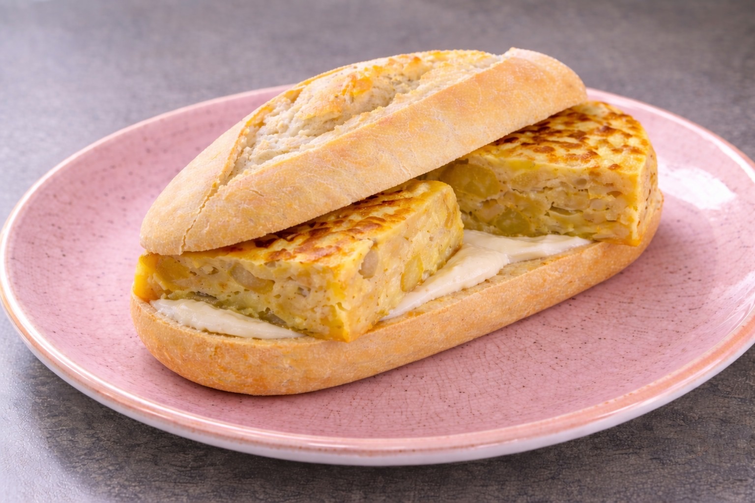 PULGA TORTILLA ESPAÑOLA Y ALIOLI