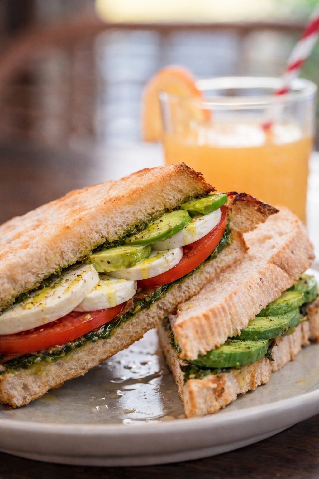 SANDWICH AGUACATE Y MOZZARELLA